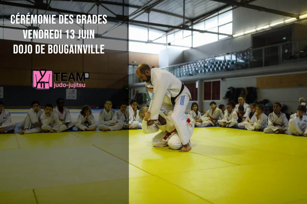 Hector Marino qui exécute moroté soi nage devant les enfants du Team judo Jujitsu